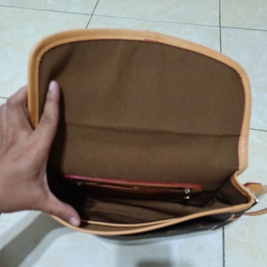 Tas Sling Kulit Asli preloved