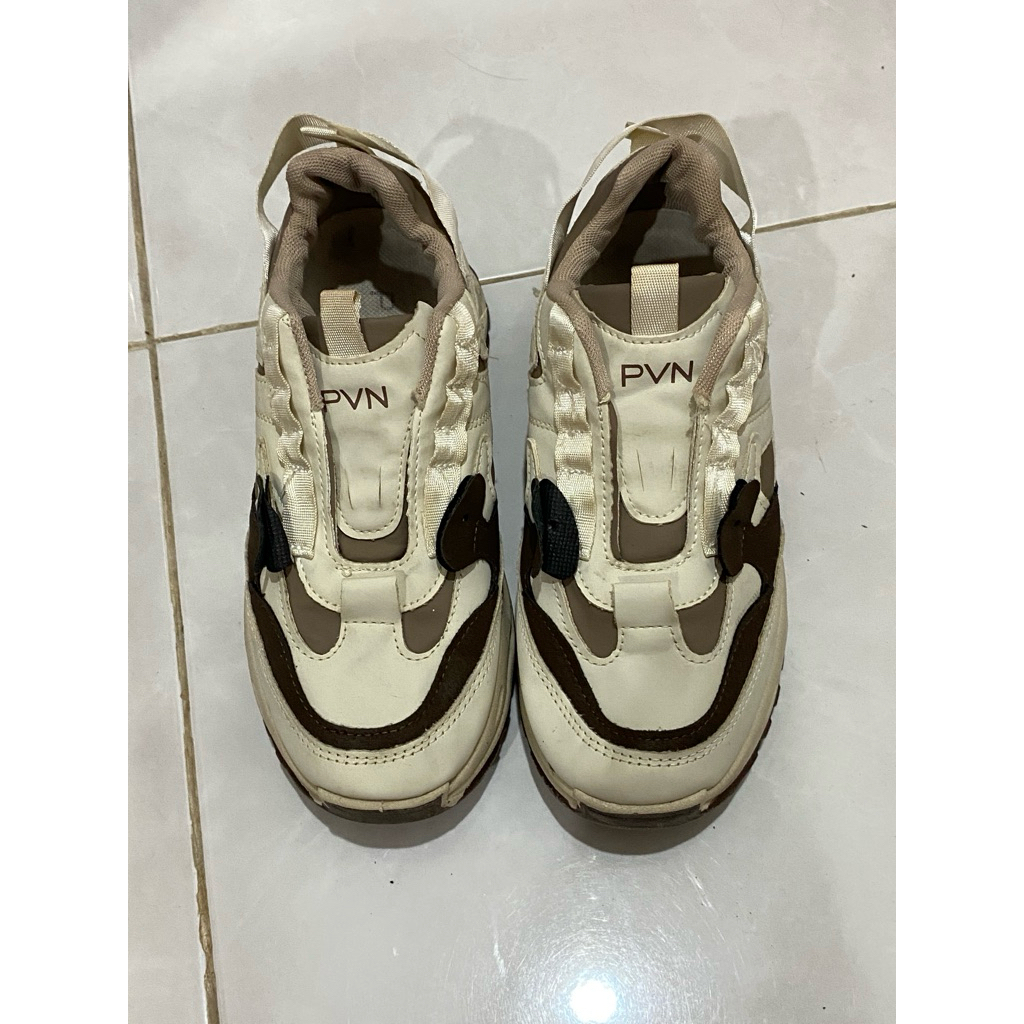 [PRELOVED] SEPATU PVN JEONGHAN SNEAKERS WANITA UKURAN 39