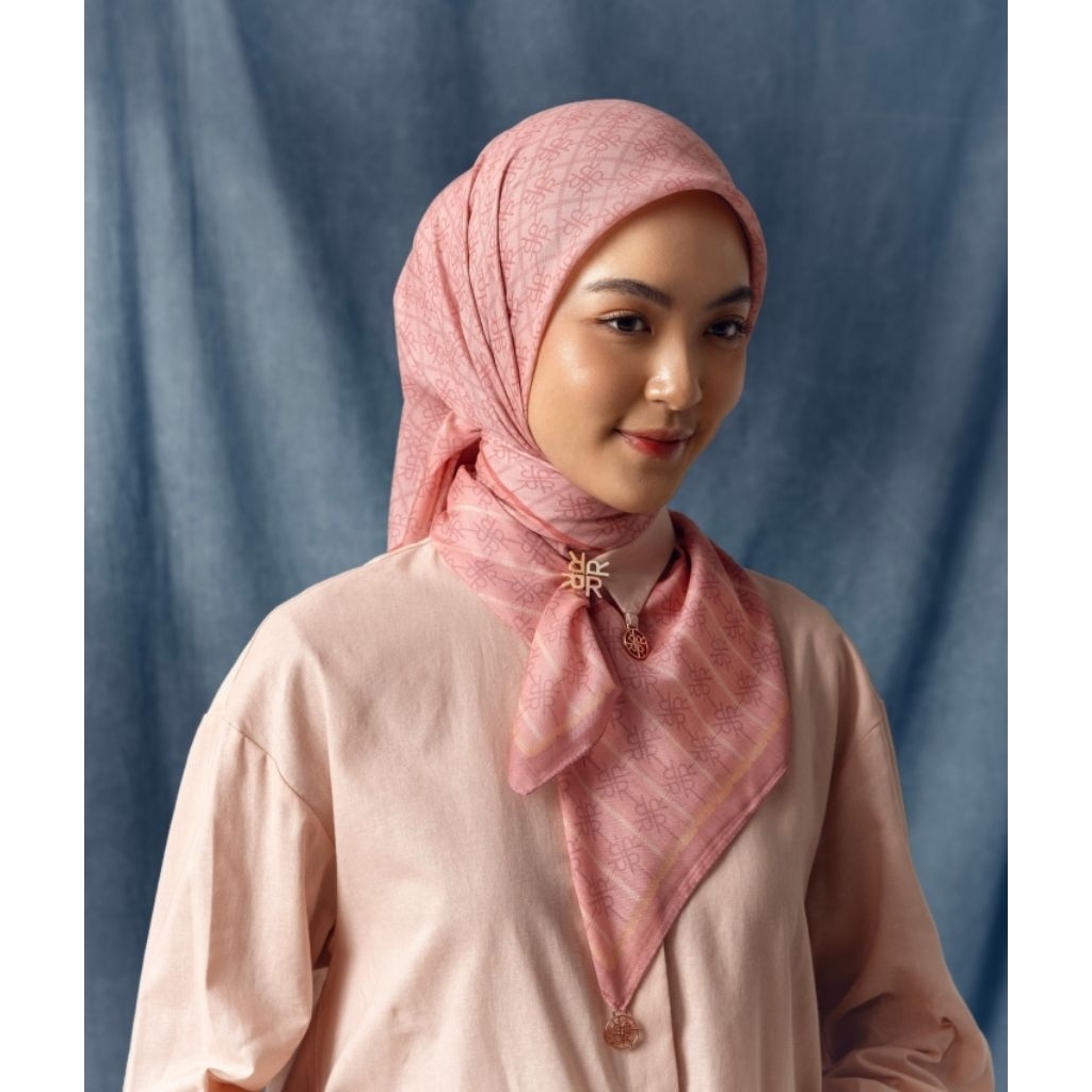 SORAYA MONOGRAM SCARF Riamiranda