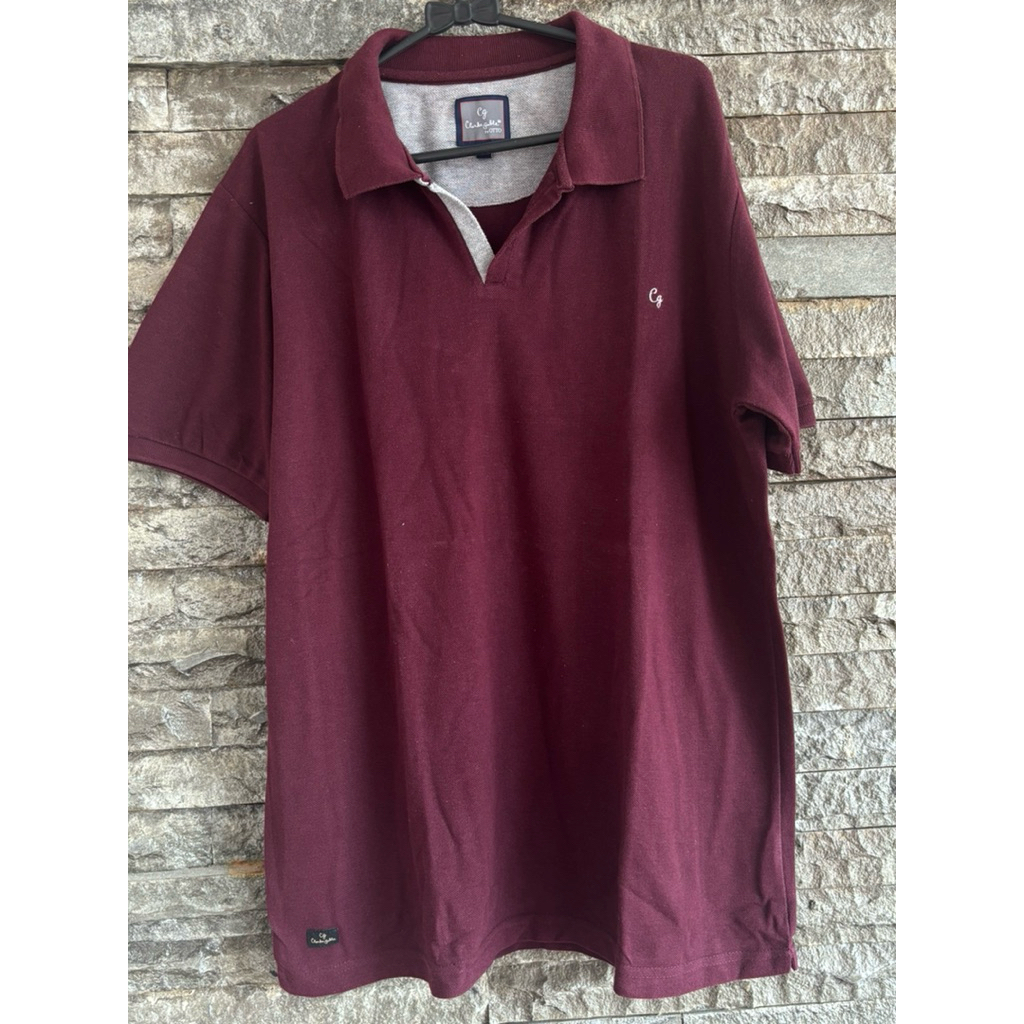 kaos kerah merah maroon