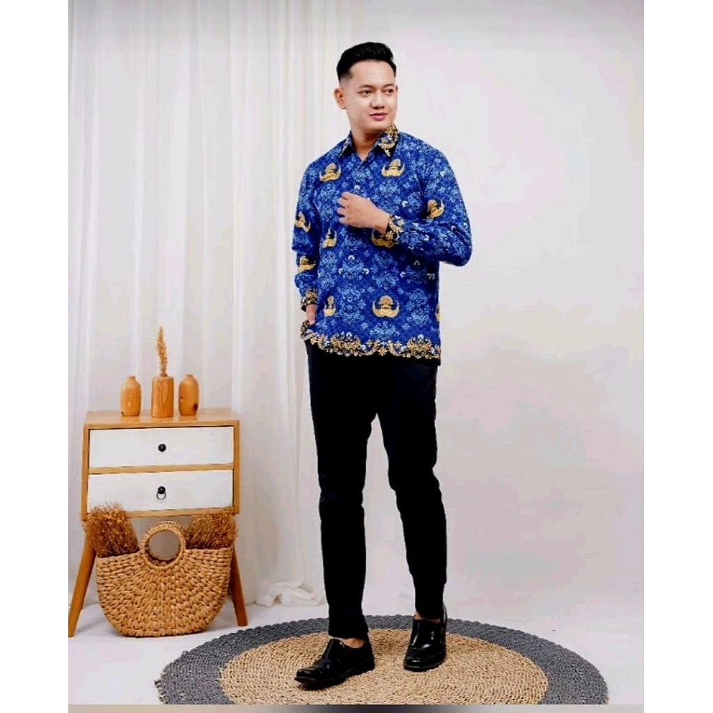 Seragam korpri pria berfuring