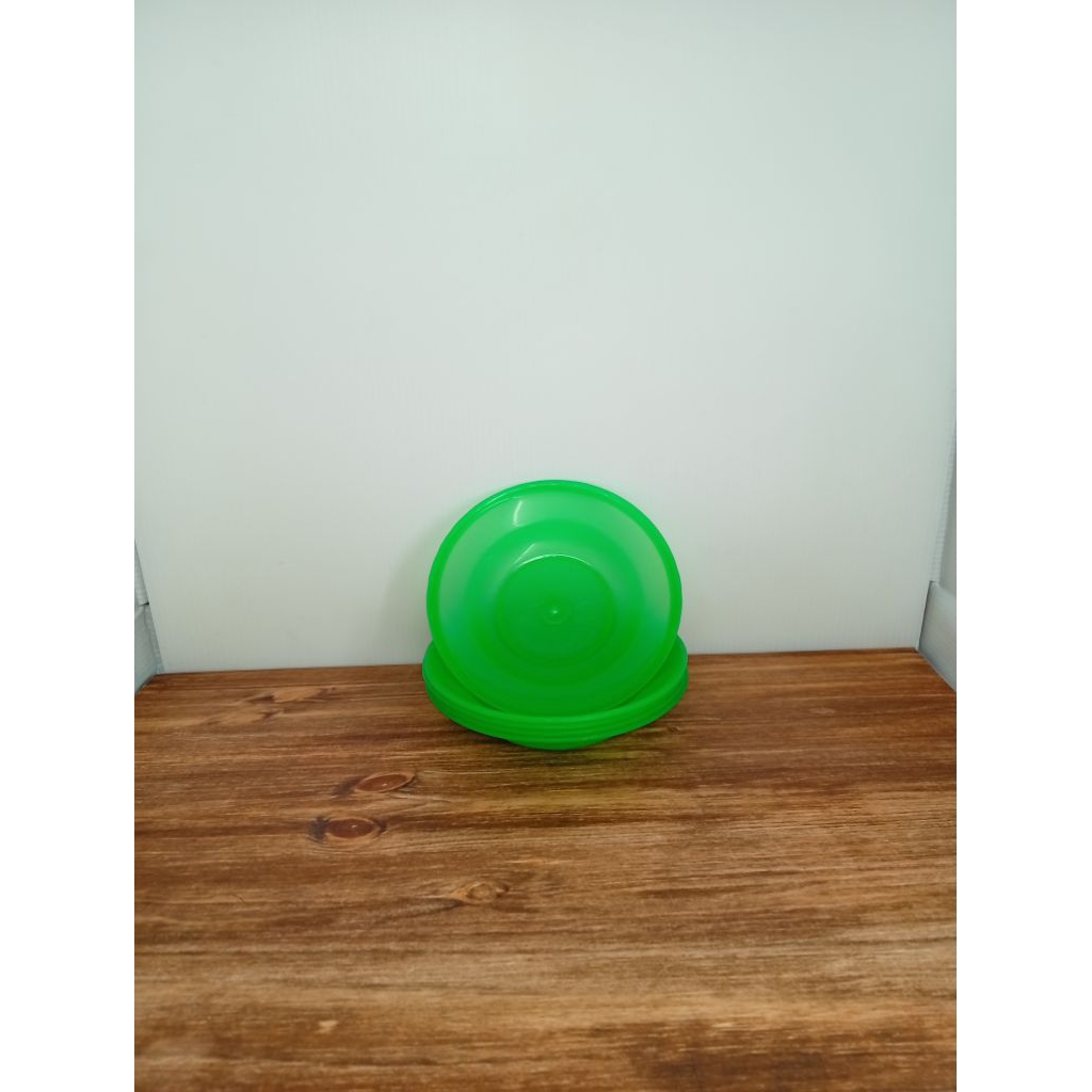 Piring plastik kecil