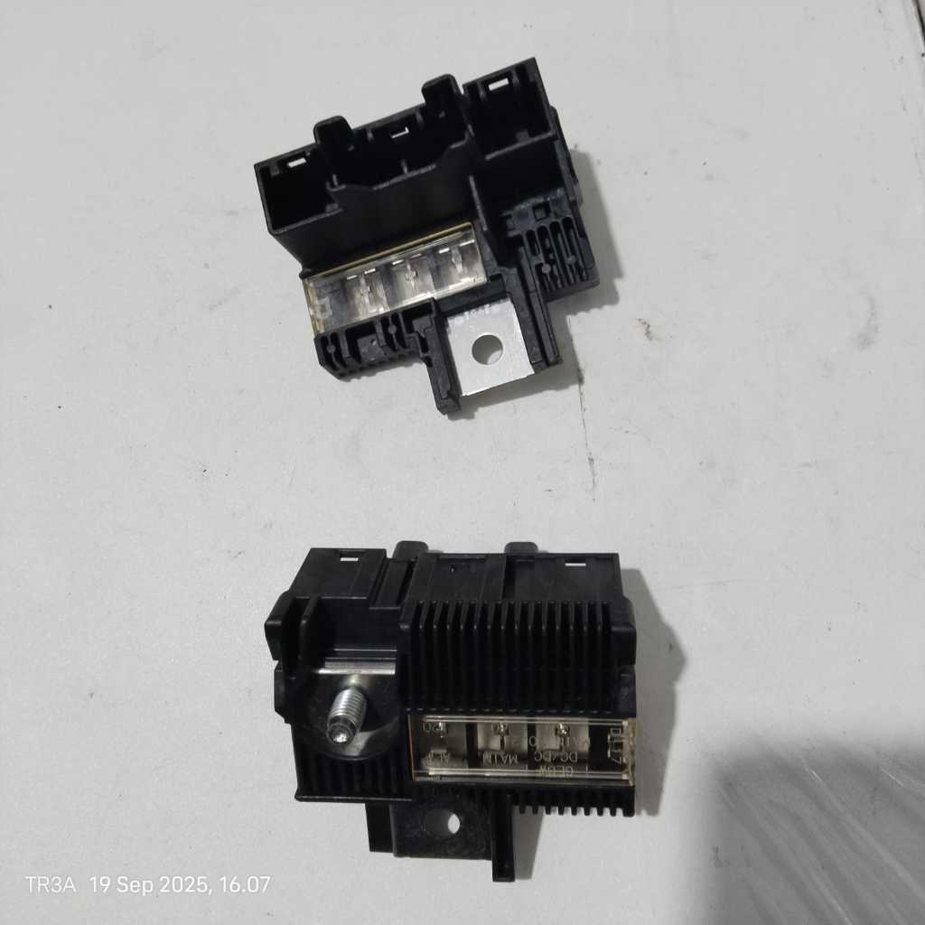 Terminal Sekring Aki Mobil Toyota Yaris Vios Original