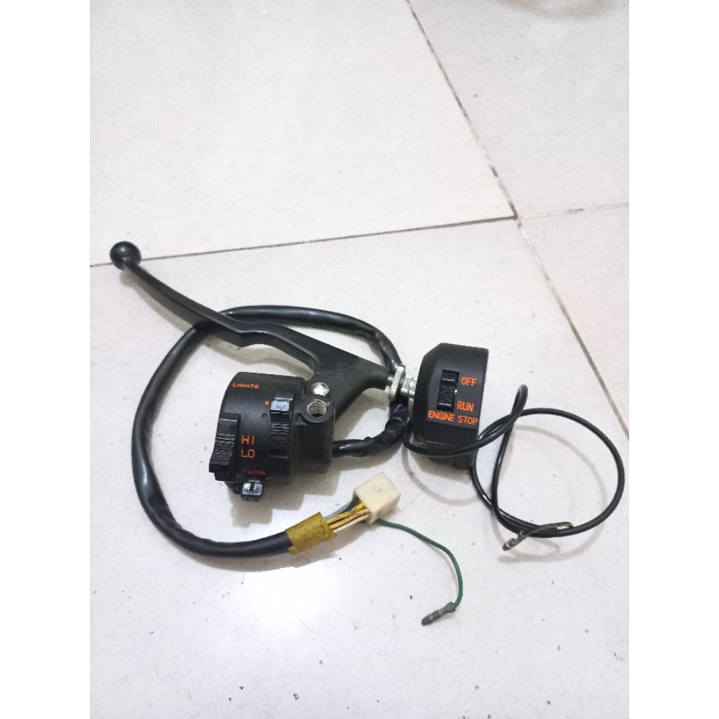 Holder Saklar Kanan Kiri Suzuki TRS TRZ GP100 125 GT125 GT185 Asli Original