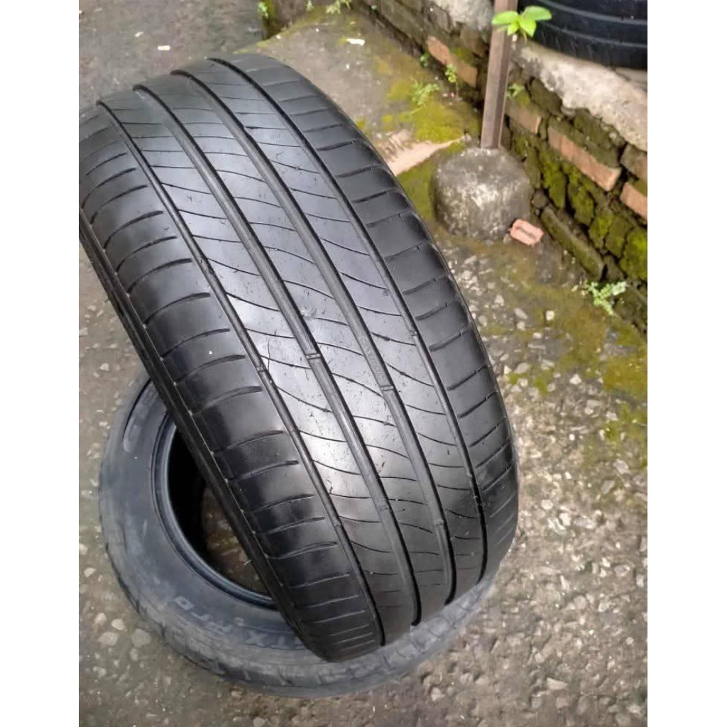 Ban mobil second copotan ukuran 205/40 ring 17 tubeles