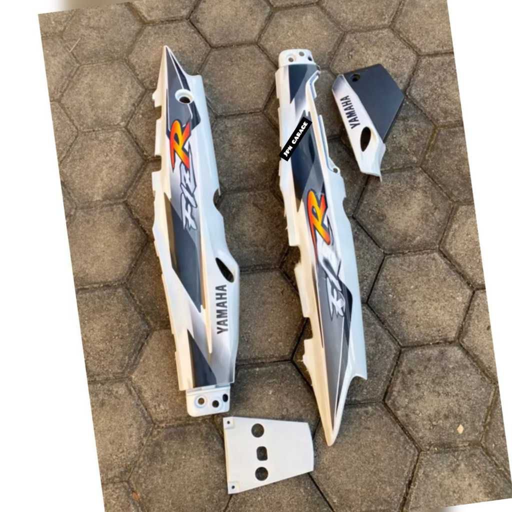 COVER BODY FIZ R SET BOK AKI PUTIH LIST HITAM ABU