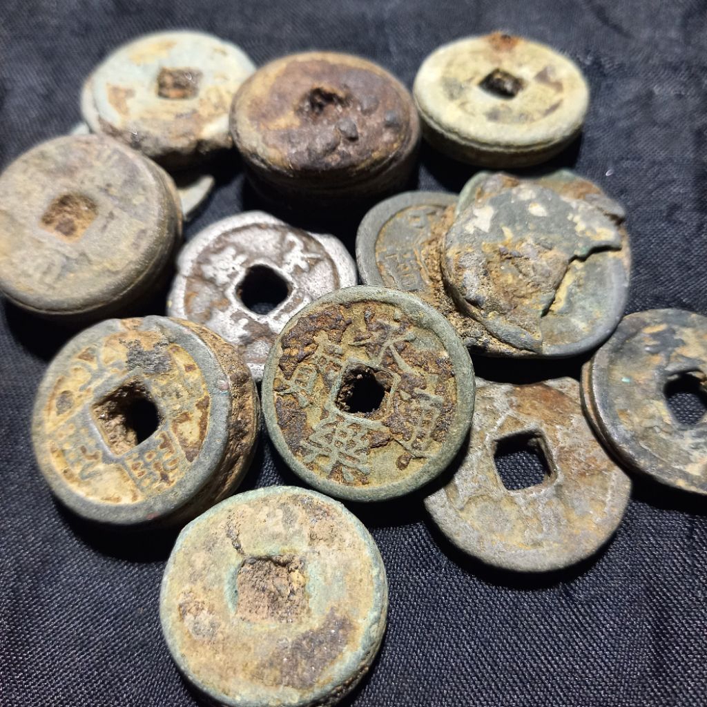 gobog temuan sungai|pis bolong kuno