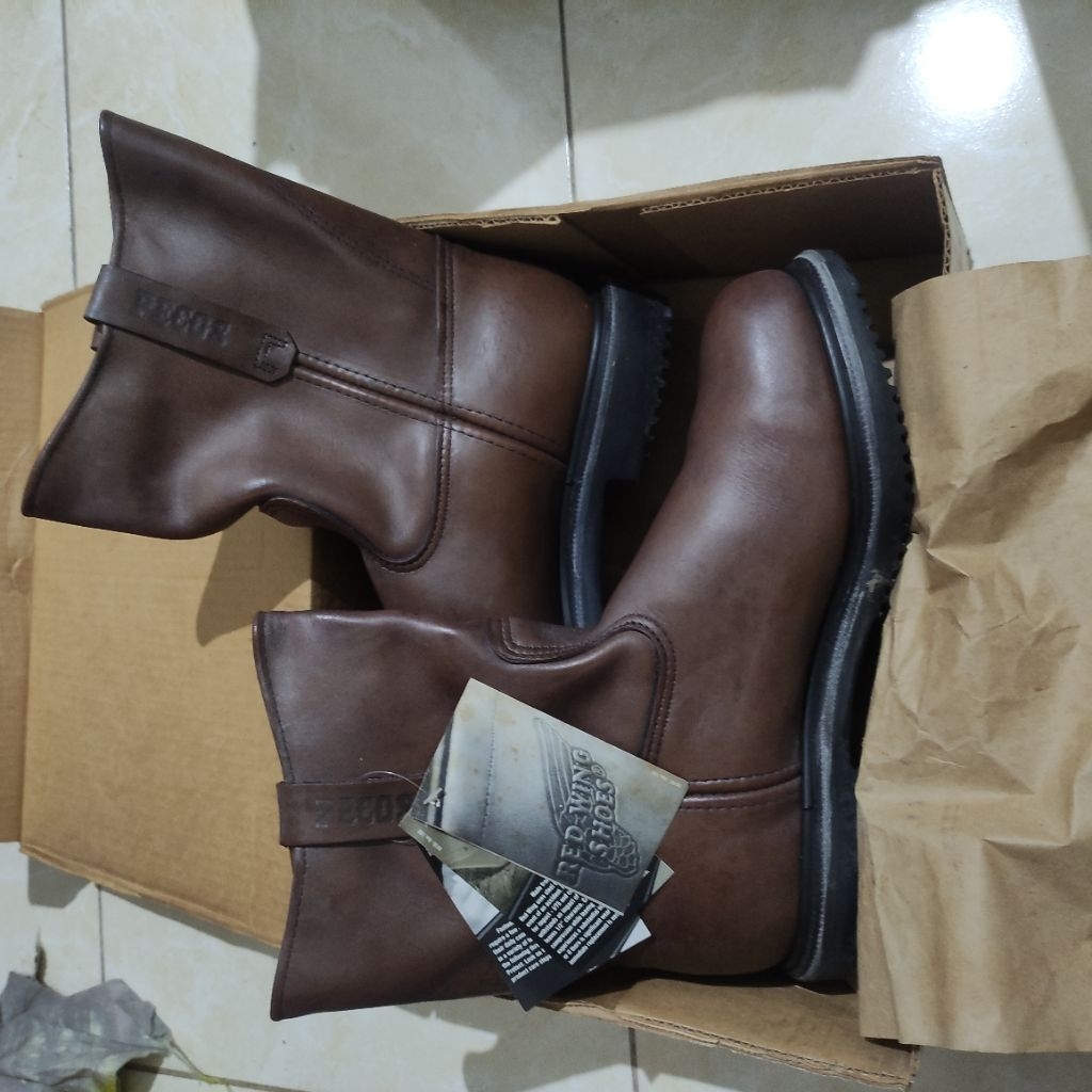 safety shoes Red Wing 8242