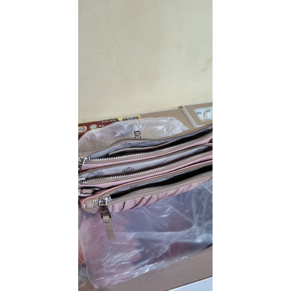 TAS SELEMPANG WANITA  STEVE MADDEN