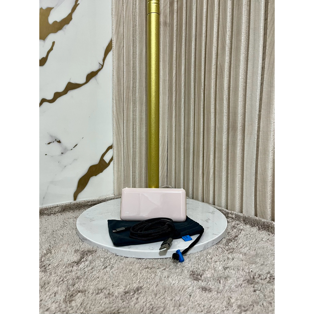 BUNDLING Like New Feeltek Omni Power Bank PD 10000 mAh & IT Power Connector USB A to Lightning Cable