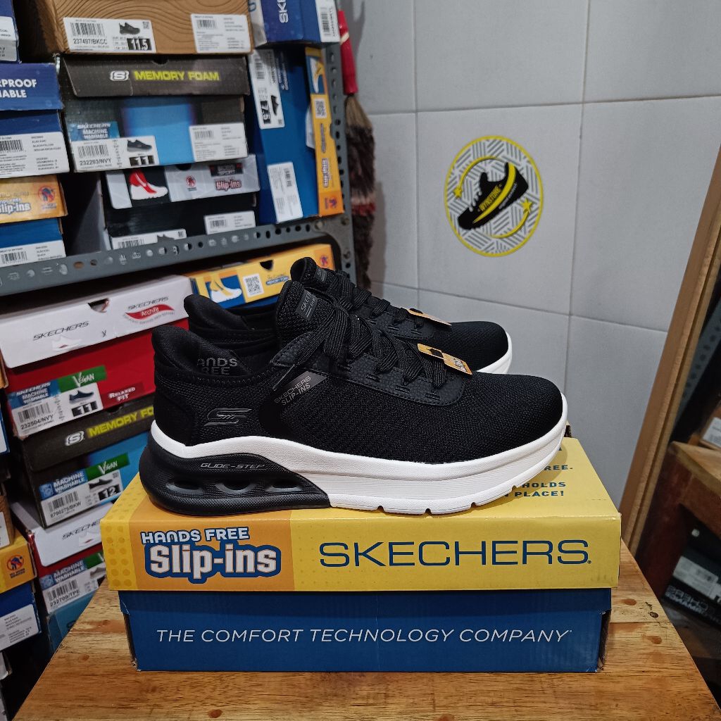 Skechers slip On Bobs Arc Waves 2.0 Black / White