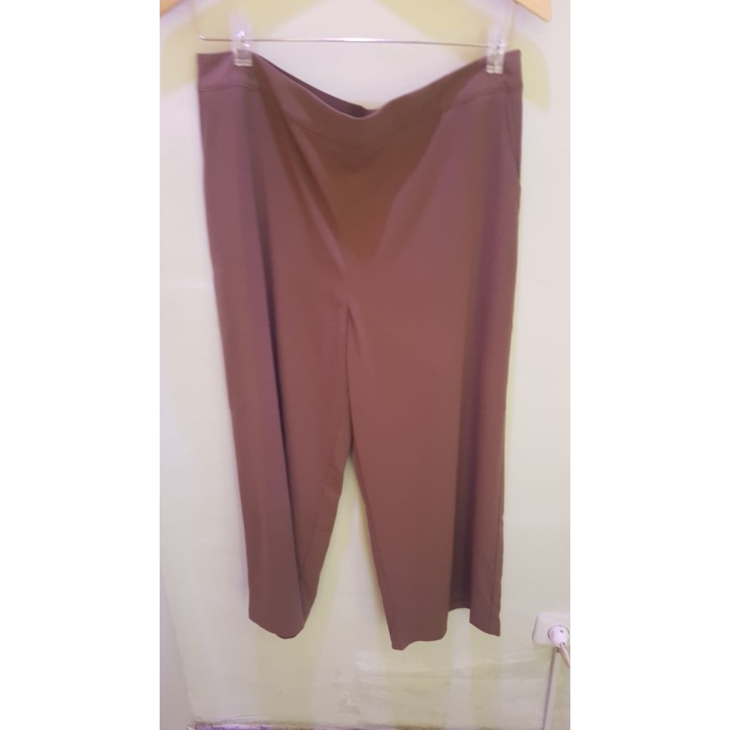 iORA Celana Panjang Coklat