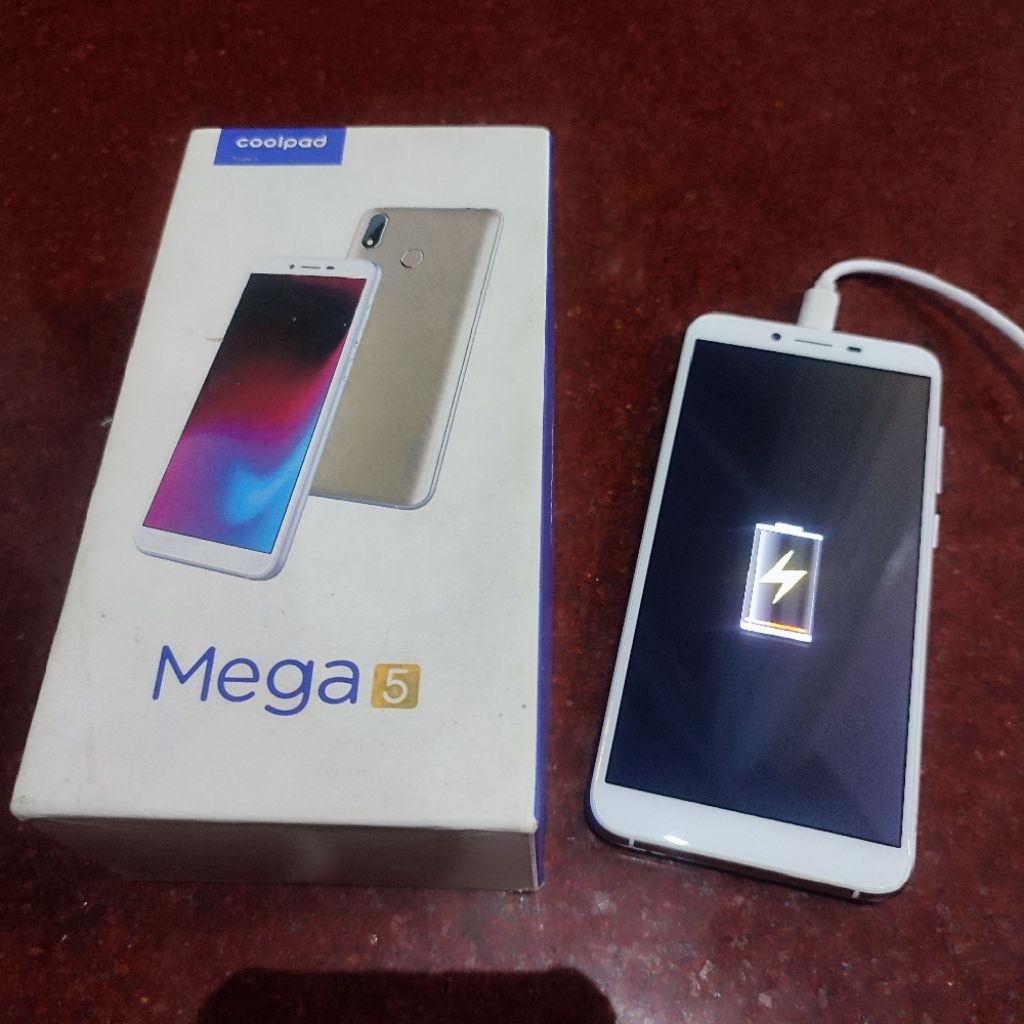 Android Coolpad Mega 5 Layar garis untuk kanibal / jagalan