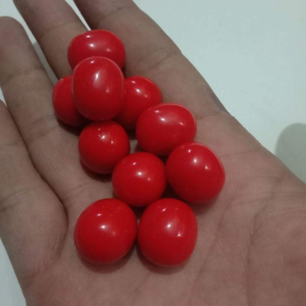 alat sulap batu merah menyala di dalam air