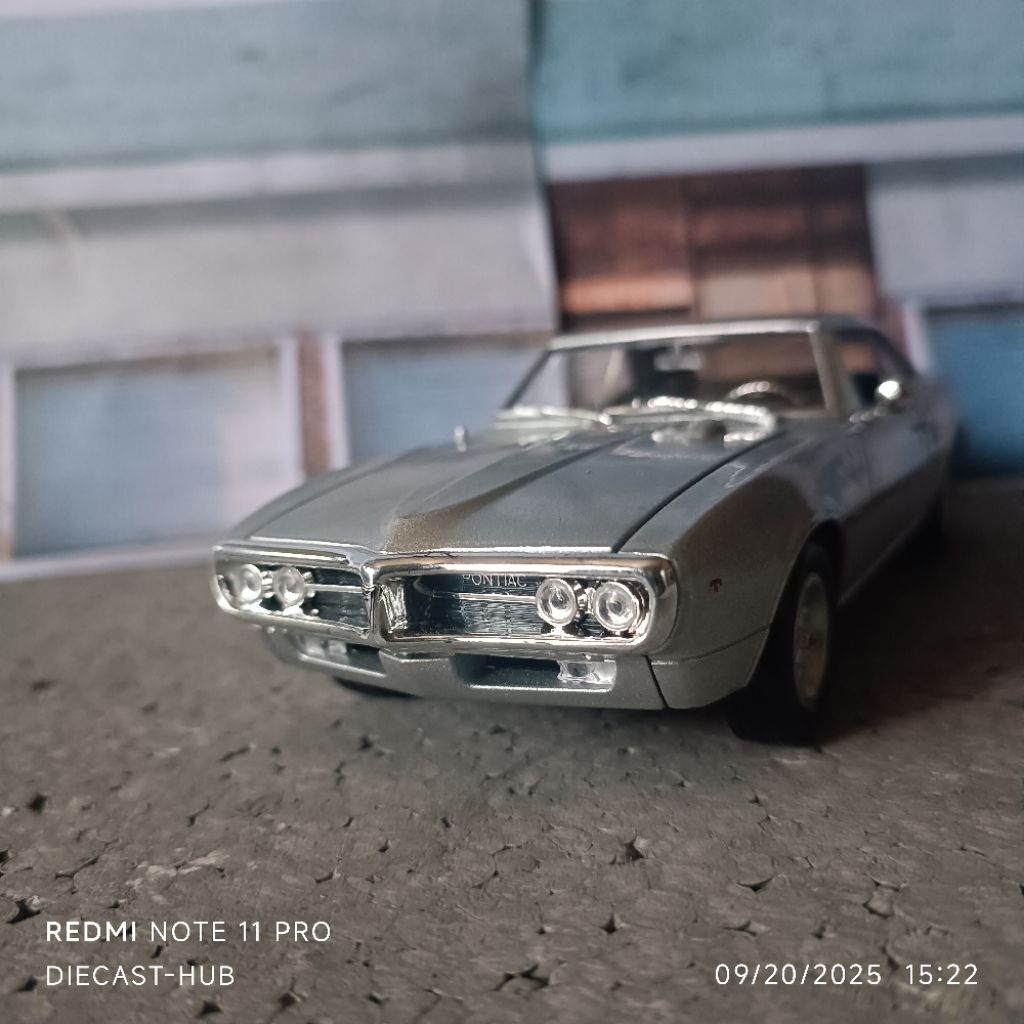 Pontiac Firebird 1967 Diecast skala 1:24 By WellyNex