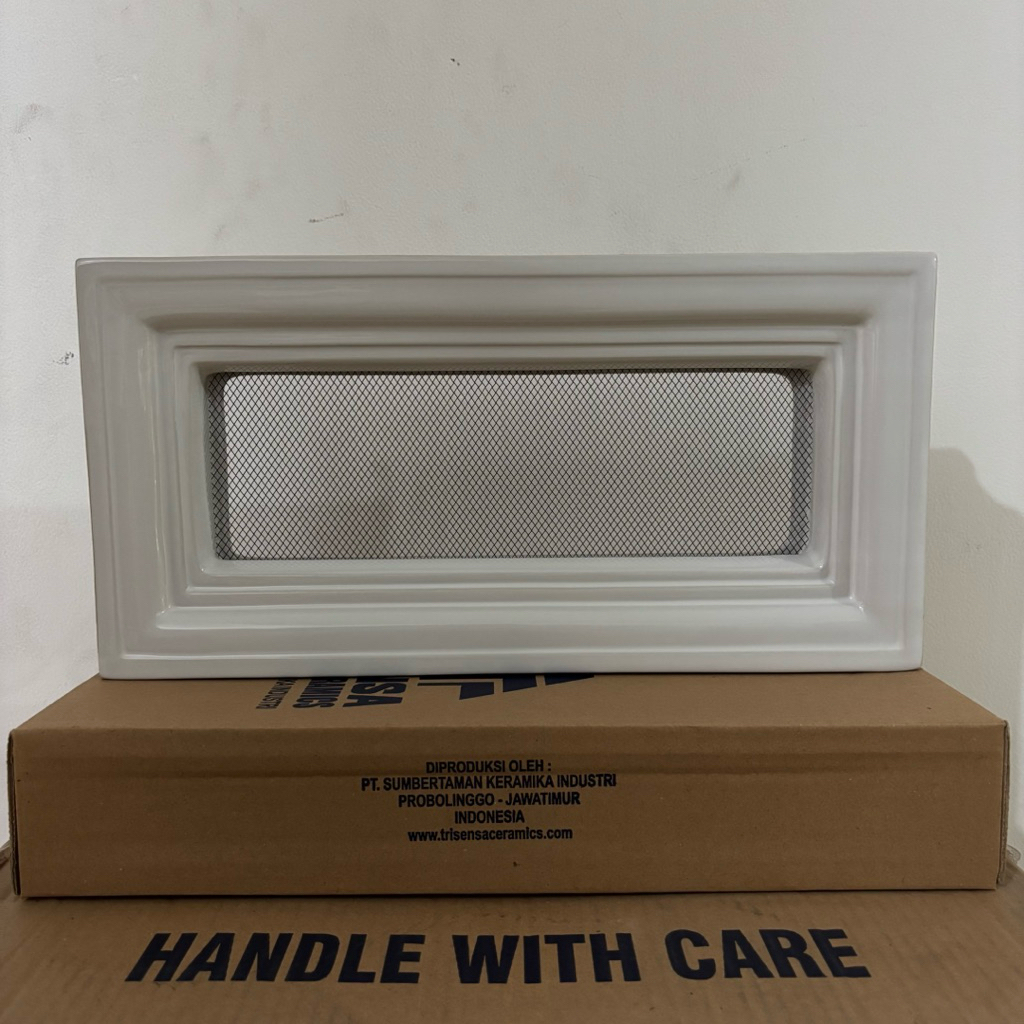 Roster / Keramik Trisensa / Keramik Lubang Angin + Kawat Motif Minimalis 20x40 cm RO 137 E + Kawat