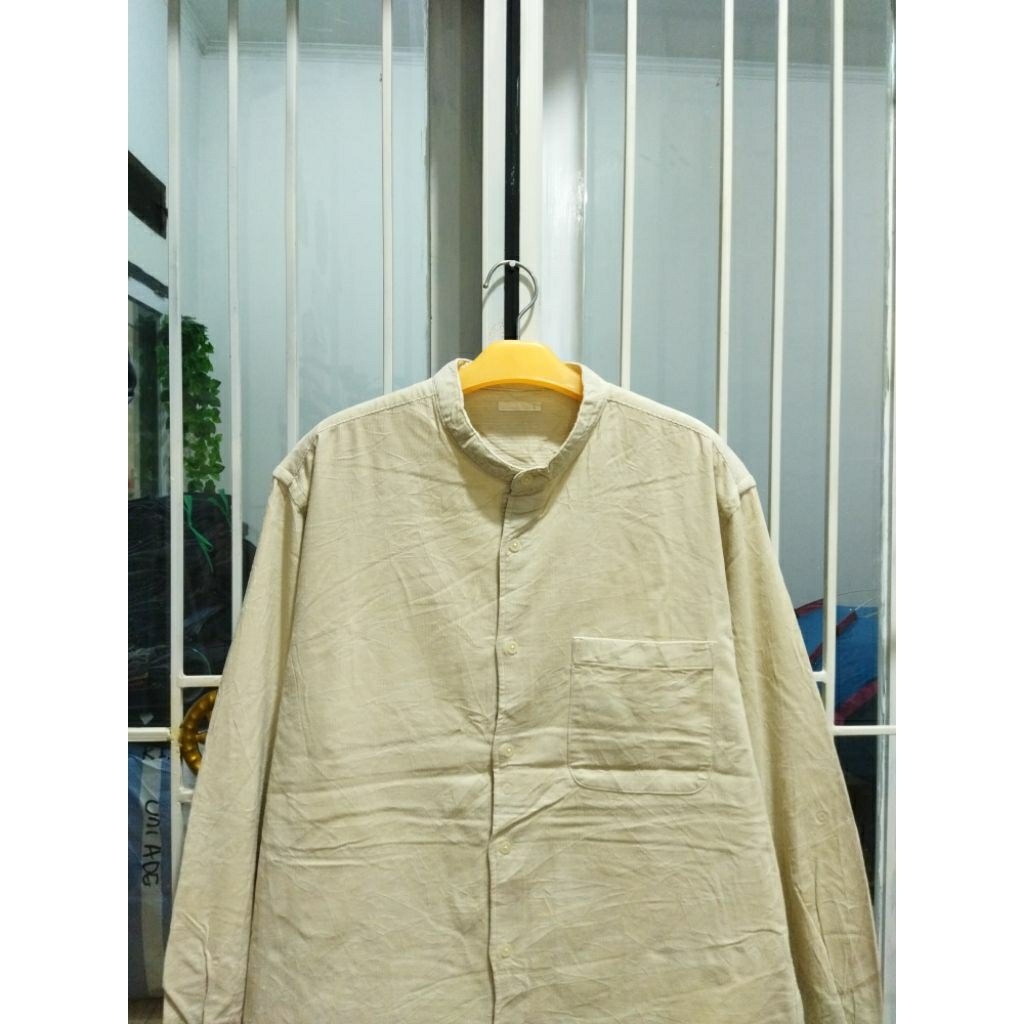 kemeja corduroy Gu Uniqlo kerah koko pria XL