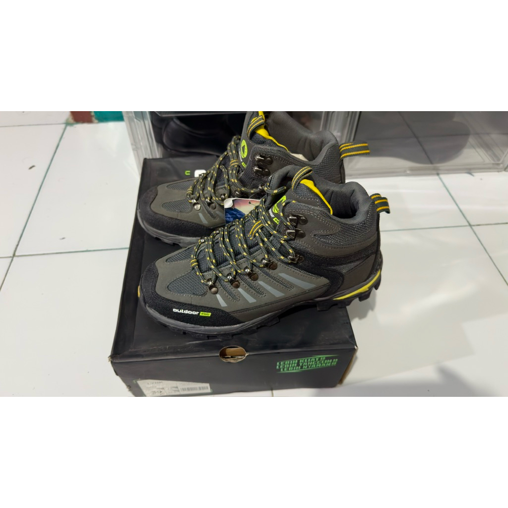 Sepatu Outdoor Pro Lynk