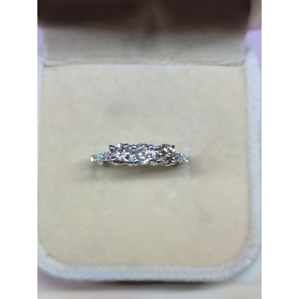 Emas putih berlian listring