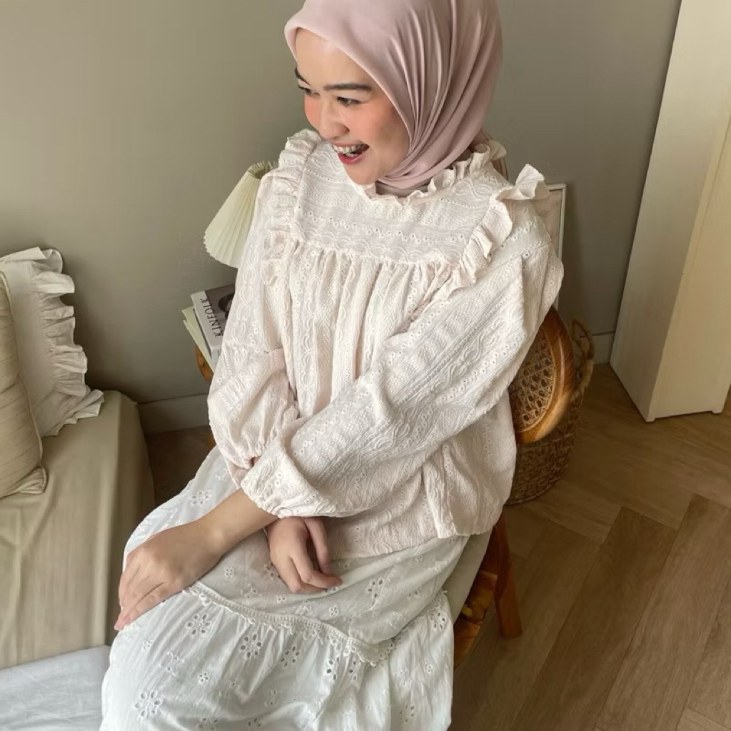 Preloved Leviora| Anya Blouse| Preloved Leviora Anya Blouse