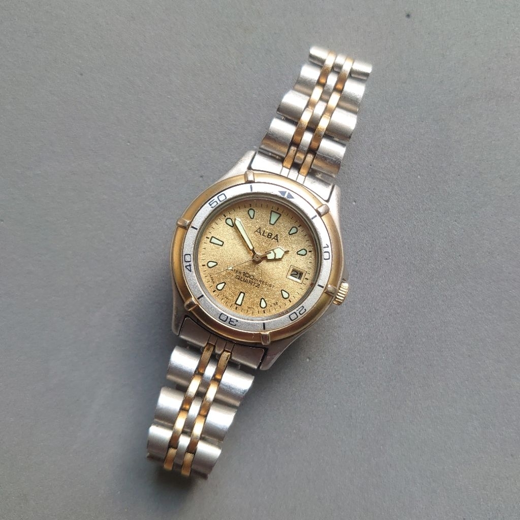 Jam Tangan ALBA TEXTURE GOLD DIAL QUARTZ VINTAGE - Ladies Watches