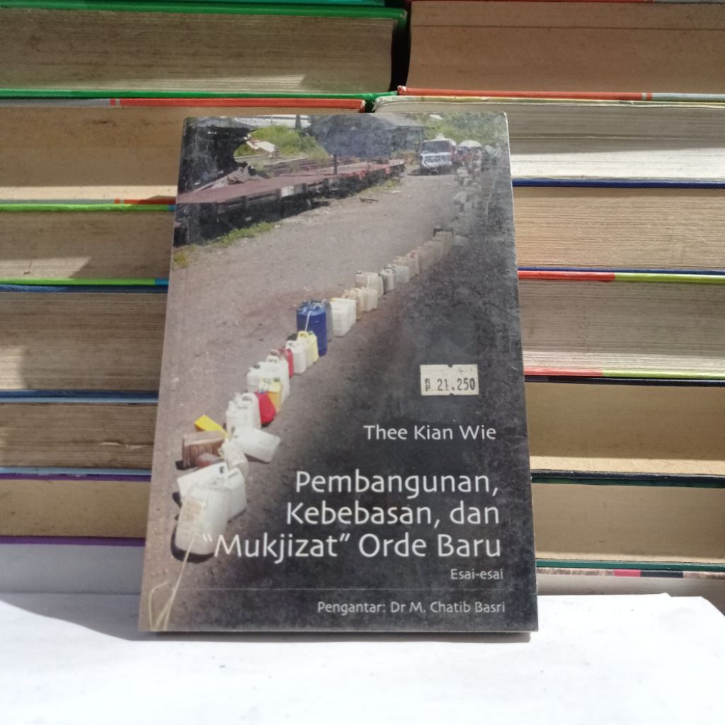 THEE KIAN WIE - PEMBANGUNAN, KEBEBASAN, DAN "MUKZIZAT" ORDE BARU