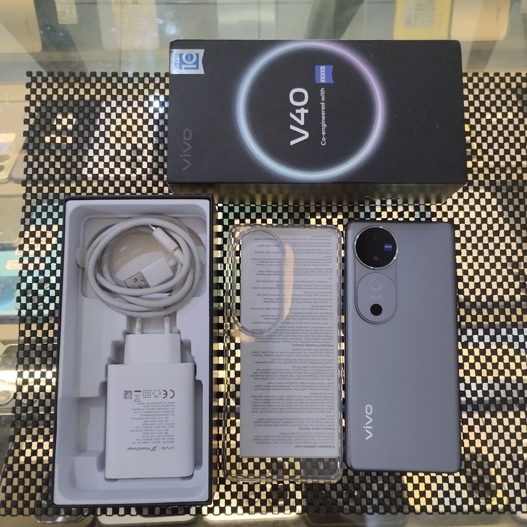 Vivo V40 5G 12/256gb Mulus (6632 Silver) - 12/256 gb