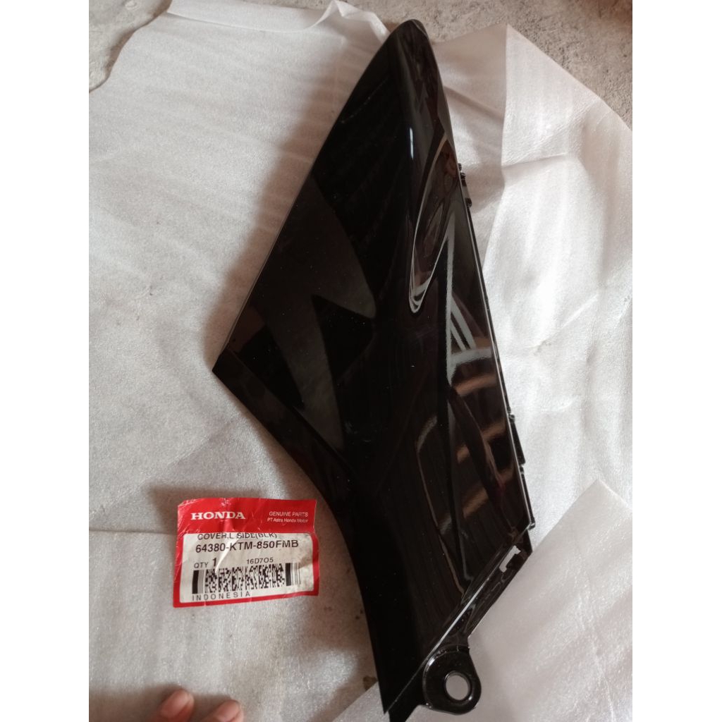 Cover Side Kanan Hitam Supra125 64380-KTM-850FMB