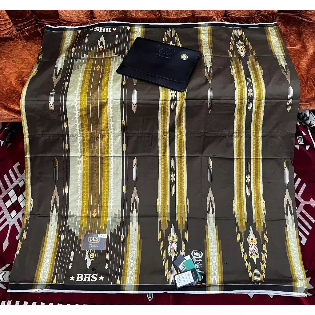 Sarung BHS Masterpice sutra 50%