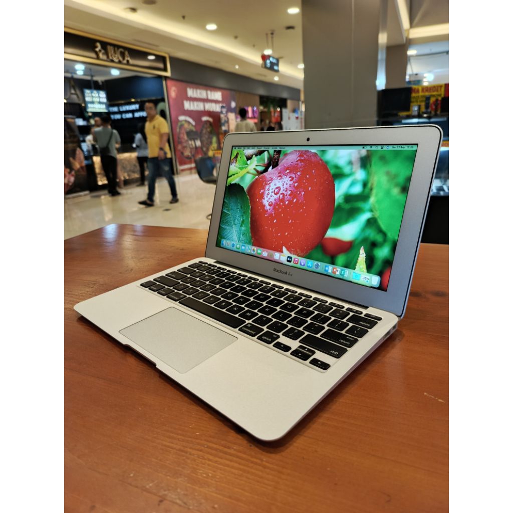 Macbook Air 11 inch Early 2015 i5 Ram 4GB SSD 128GB