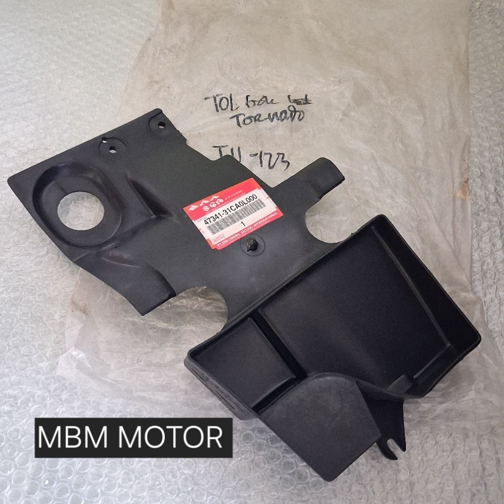 COVER TEMPAT KUNCI TOOLKIT BAGASI SUZUKI RC100 TORNADO RC110 CRYSTAL ORI SGP 47341-31CA0L000 BOX BOK