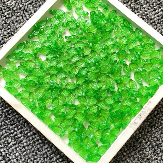 Manik Mote Daun Akrilik Hijau 10gr – Manik-manik Kristal DIY Craft Gelang Kalung Anting Bros Hijab K