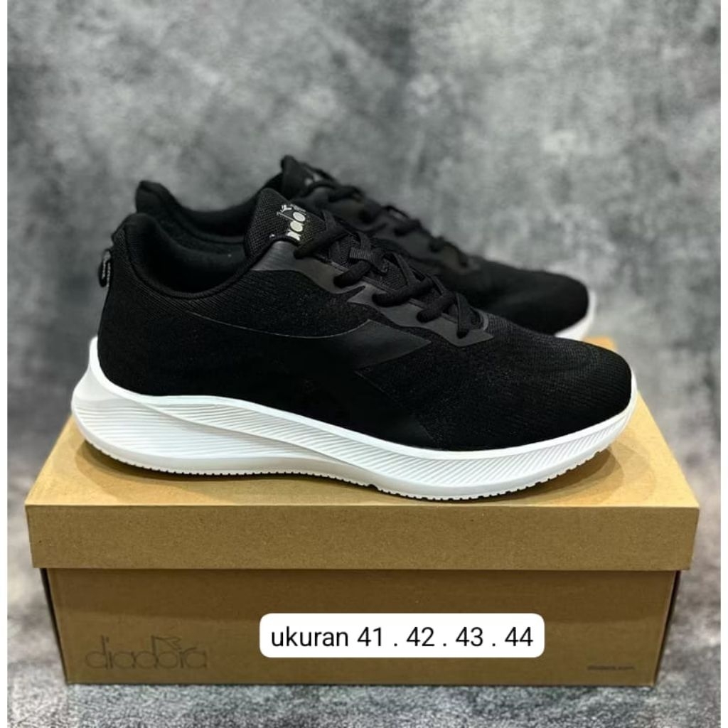 sepatu sport runing olahraga pria diadora hitam