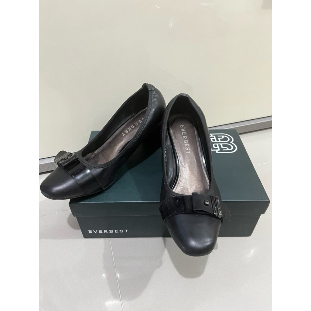 [Preloved]Sepatu Kerja Wanita EVERBEST Warna Hitam 37 Sepatu Formal