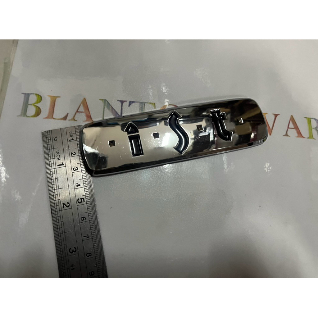 emblem IST buat toyota ist