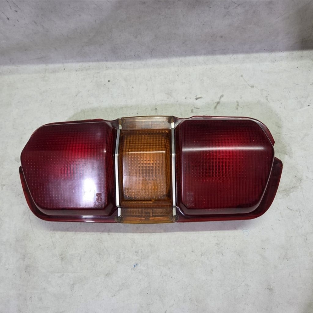 Stoplamp lampu belakang kanan mazda RX2 capella 616 seri 3 original