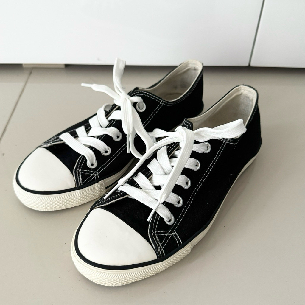 NEW LOOK Sneakers Black White, sepatu wanita - preloved