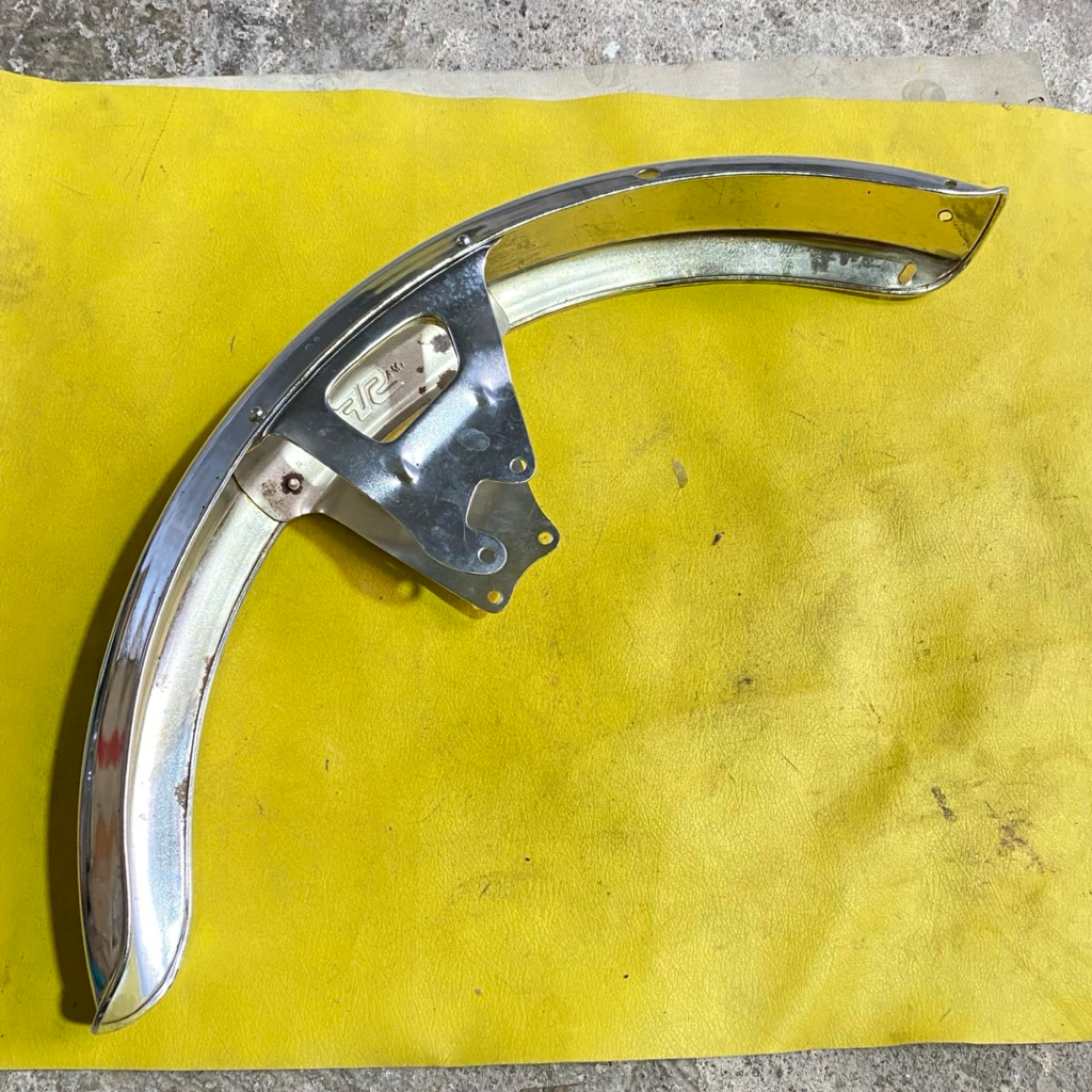 spakbor depan Honda GL100 GL125 NOS Merk Urami