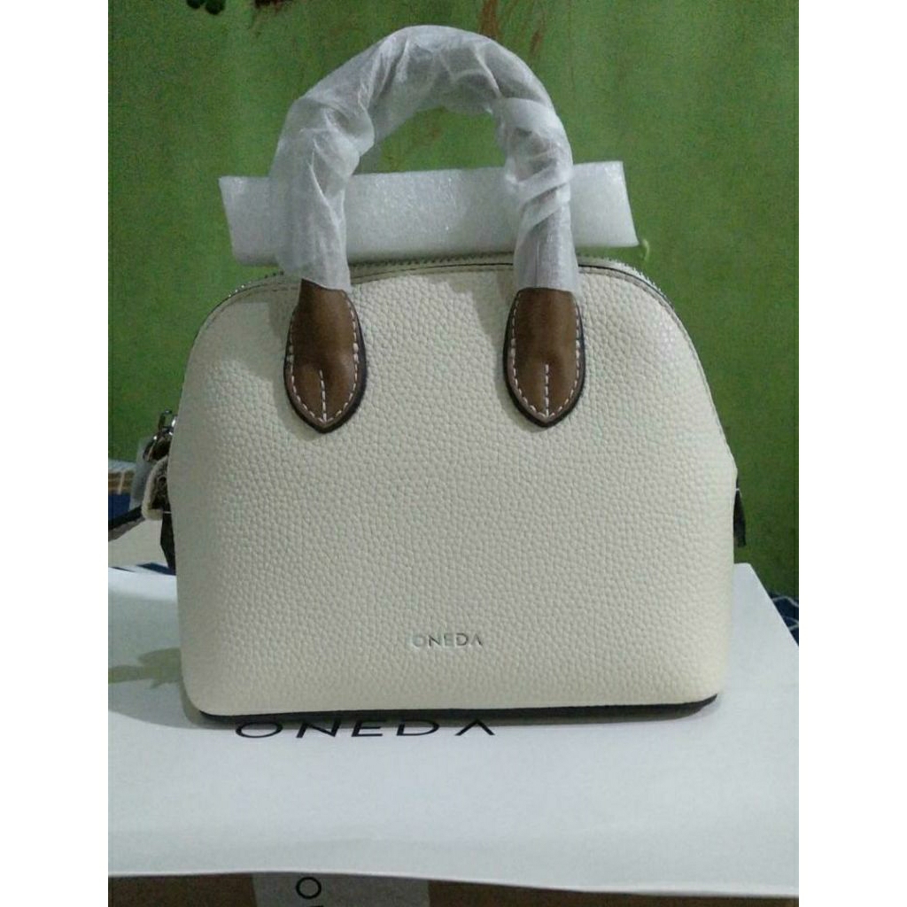 Oneda Melody Tas Jinjing Bahu Selempang Wanita
Oneda 100% Original
Gambar 99% sesuai dengan produk a