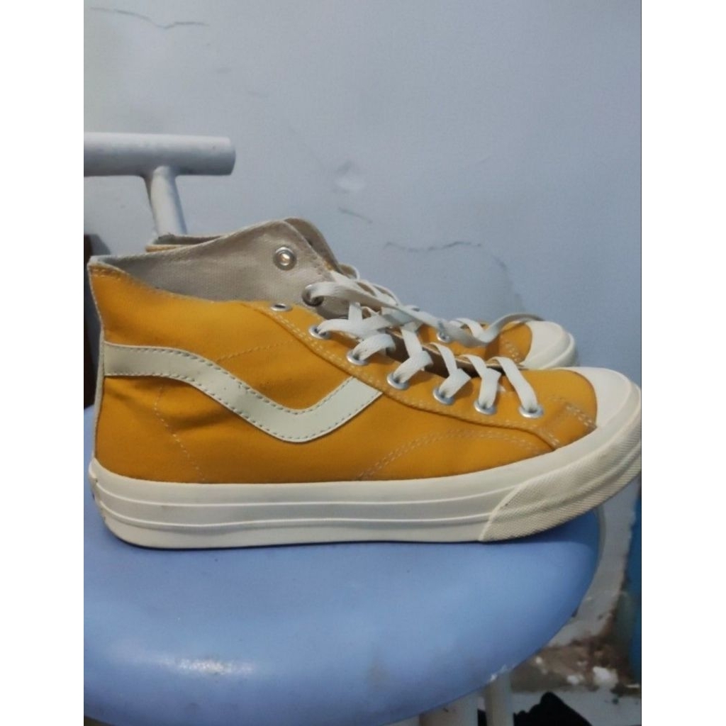 ventela hi yellow size 41 second/preloved/bekas but like new
