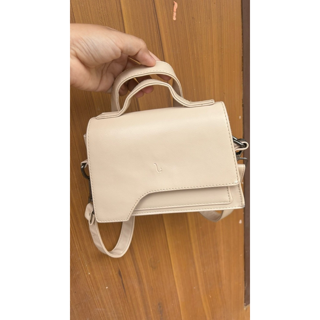 Tas Wanita PRELOVED (merek Levaya) Sling bag