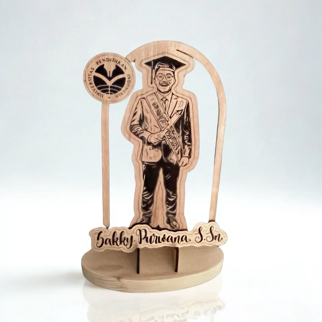 Plakat Custom Foto Wisuda Grafir Laser Kayu