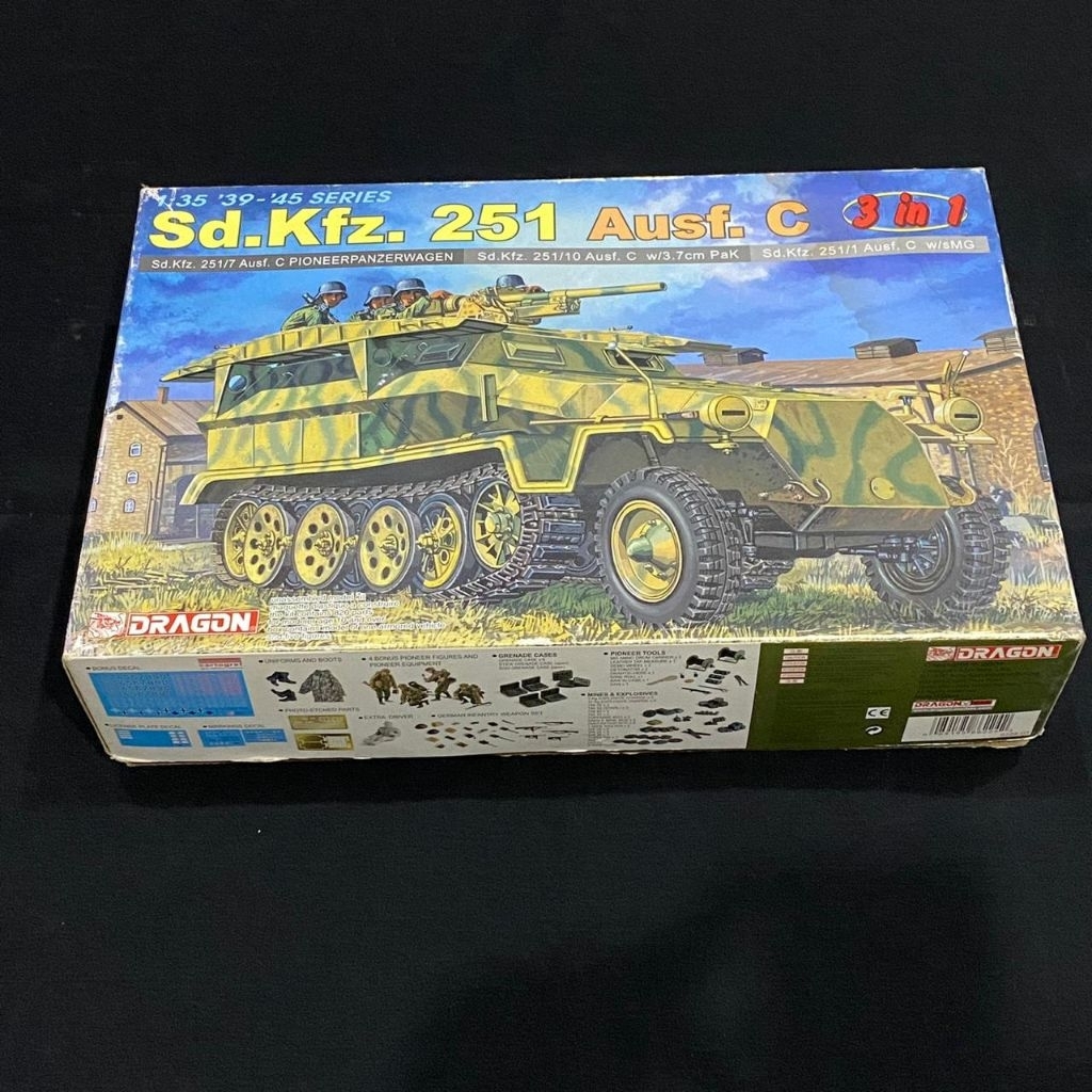 Model Kit Dragon Sd.Kfz. 251 Ausf. C (3 in 1 Kit) Skala 1/35