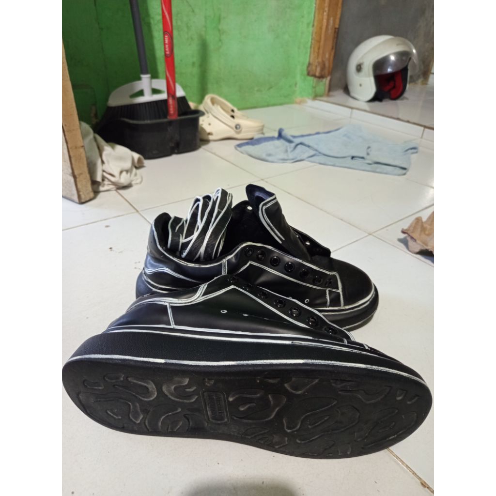 Sepatu Alexander McQueen (bekas) size 42