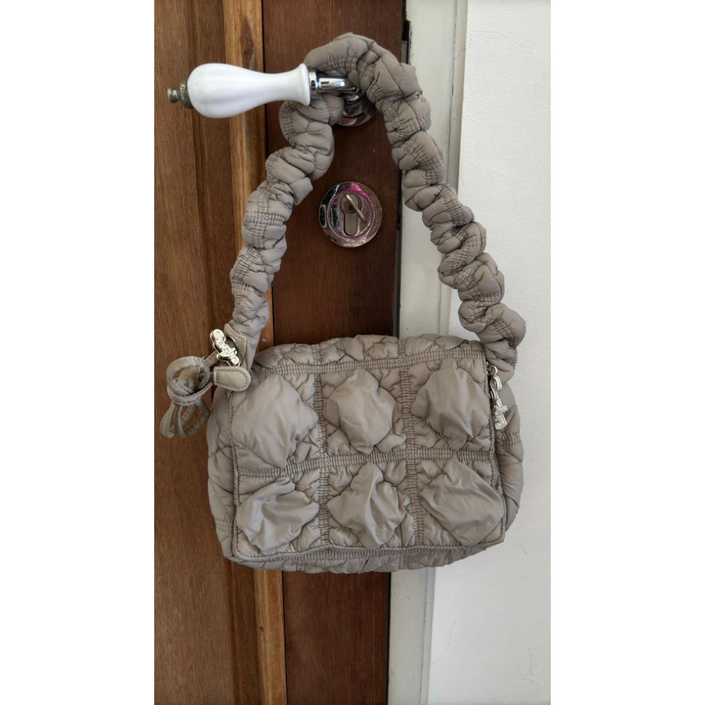 Preloved Carlyn luke Ori