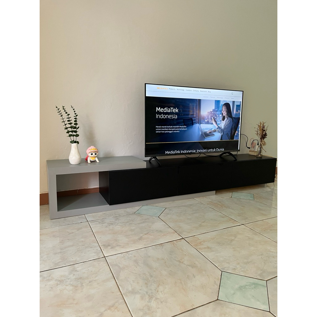 Meja TV GESER DANTE Minimalis simple dan elegan