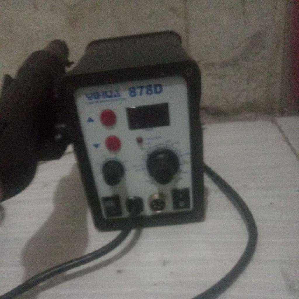 solder uap dan station  yihua 878D