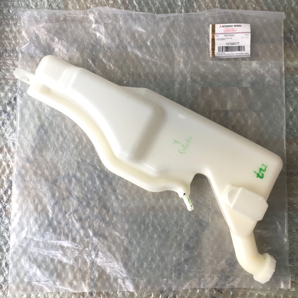 Tabung Cadangan Radiator Mitsubishi Xpander 1375A444 1375B077