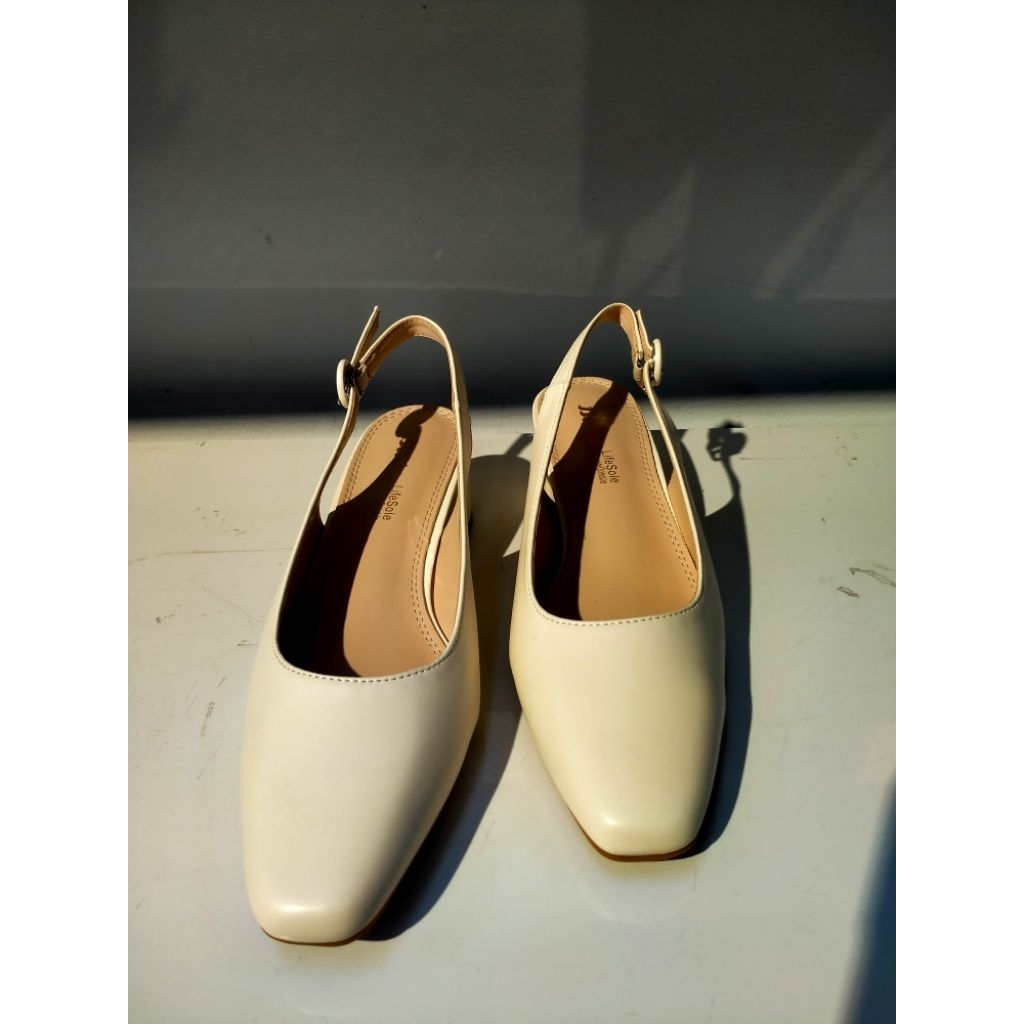 sendal sepatu wanita bata new collection cream