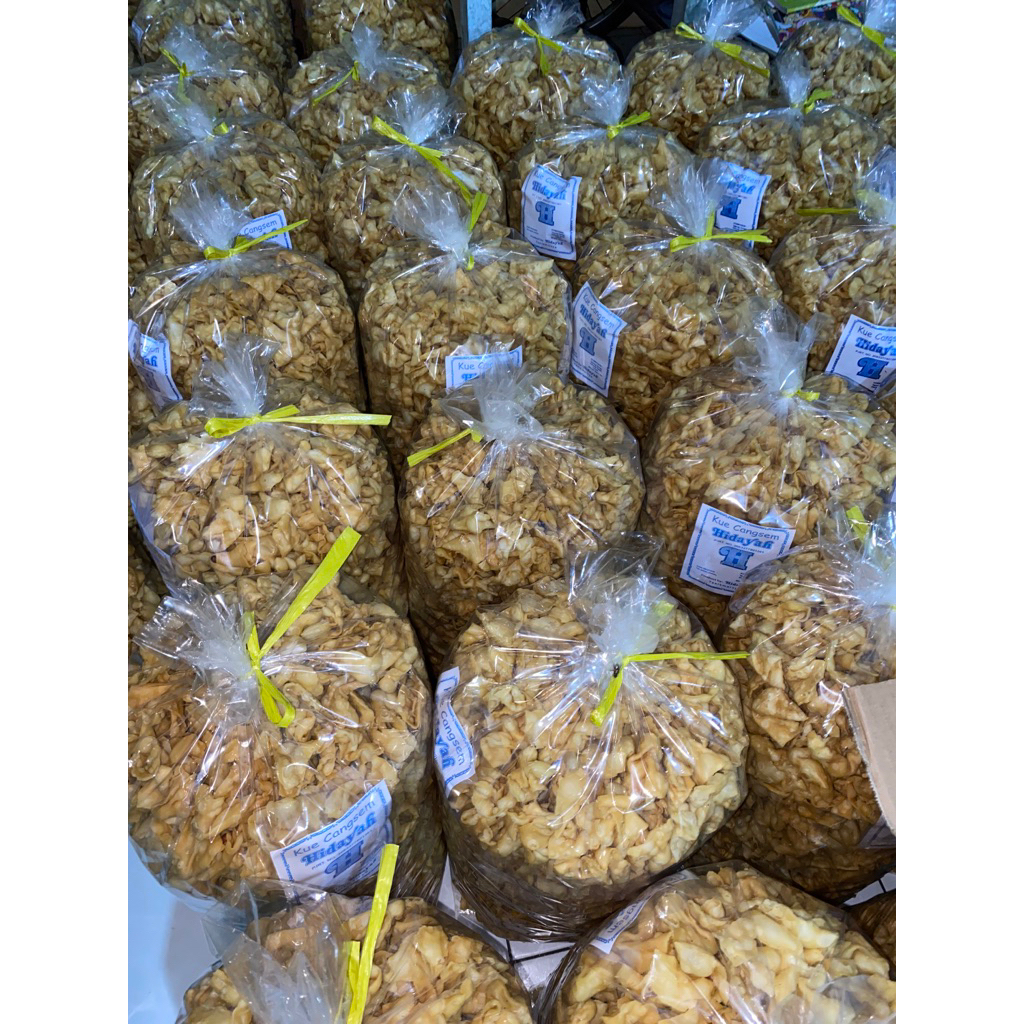 kue cangsem (kacang sembunyi)